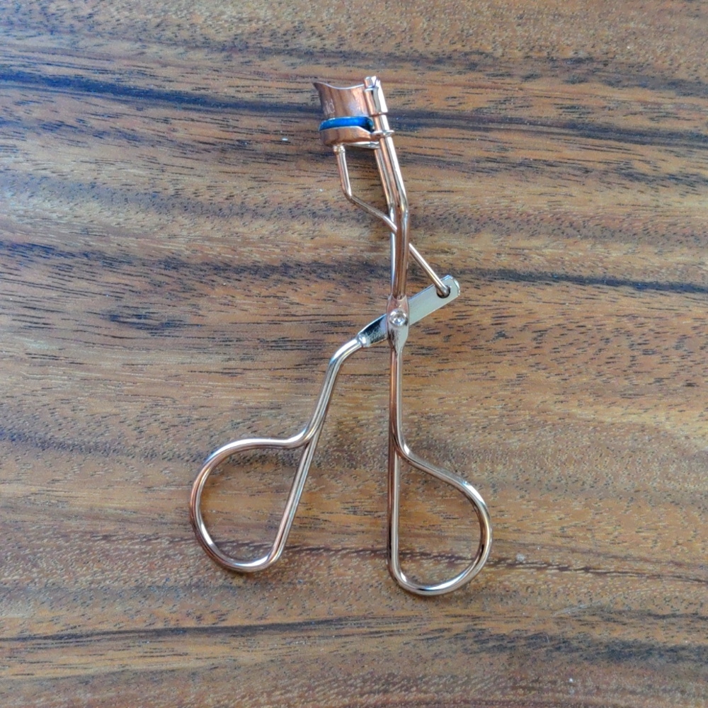 Wet n' Wild Rose Gold Eyelash Curler